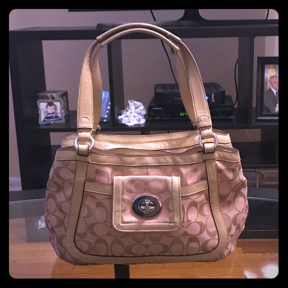 OFFERS?? Coach signature pink shoulder bag